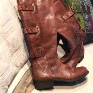 BCBG 3 bucked back leather knee boot